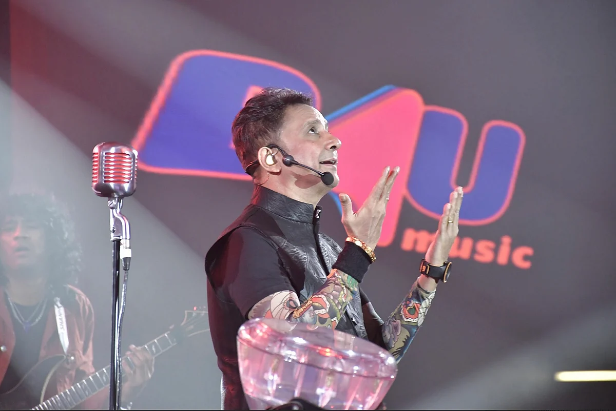 Live Performance by Sukhwinder Singh - Bollywood Blockbuster Playback Singer